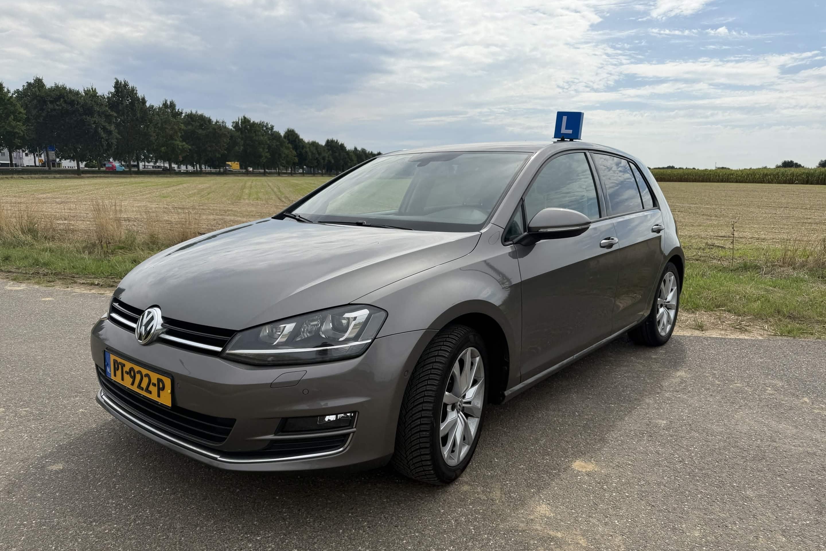 {t.overPagina.autoLabel} van Rijschool Erps, een Volkswagen Golf 7